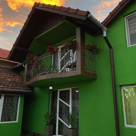 Micul Popas Hotel Novaci-Straini Exterior photo