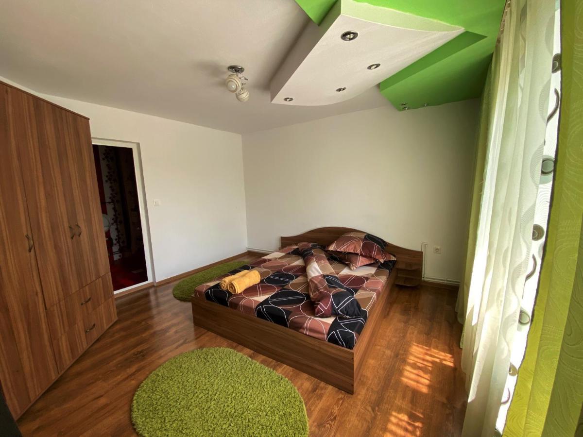 Micul Popas Hotel Novaci-Straini Exterior photo